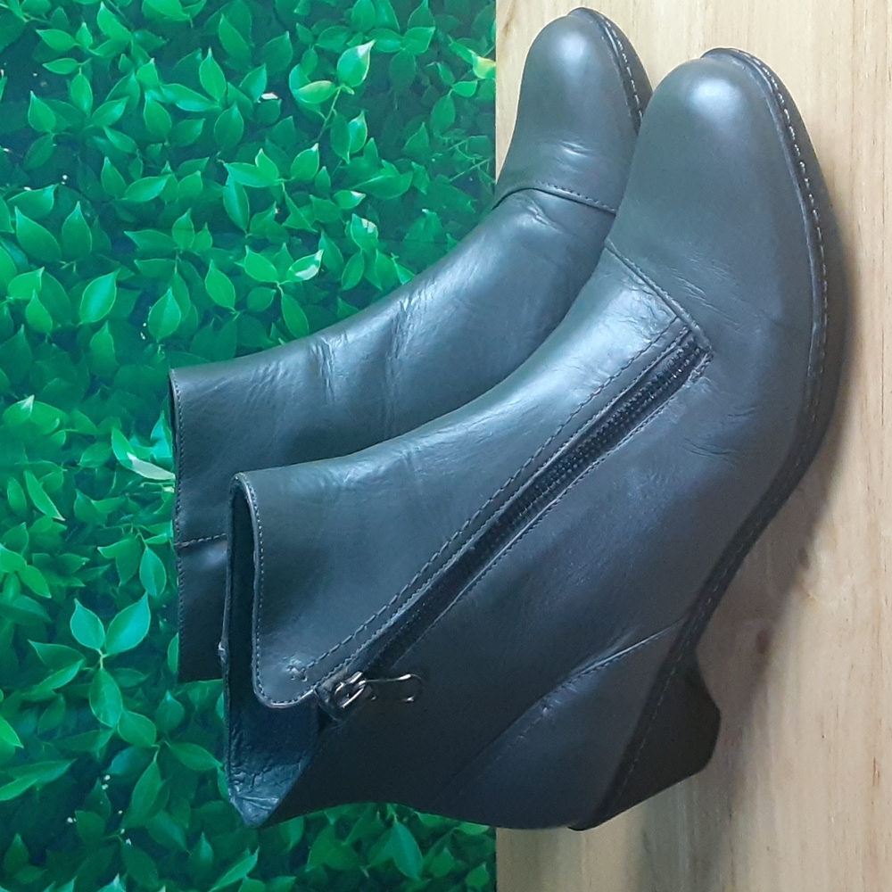 Dansko Bonita Gray Leather Zipper Booties Size 40 or 9